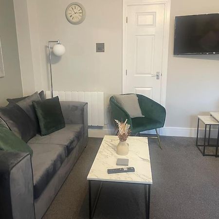 Fern House - By Shortstays4U 2 Bed House With Free Parking In The Town Centre คิงส์ลินน์ ภายนอก รูปภาพ
