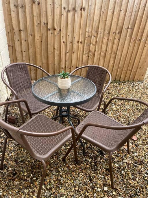 Fern House - By Shortstays4U 2 Bed House With Free Parking In The Town Centre คิงส์ลินน์ ภายนอก รูปภาพ
